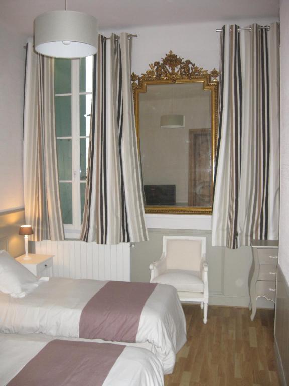 نيم Hotel De L'Amphitheatre الغرفة الصورة